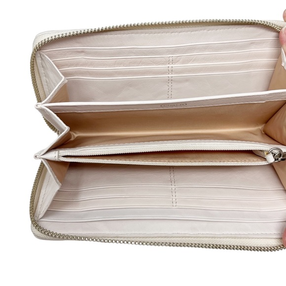 COACH Leather Ruched Wallet - RARE - Picture 6 of 16